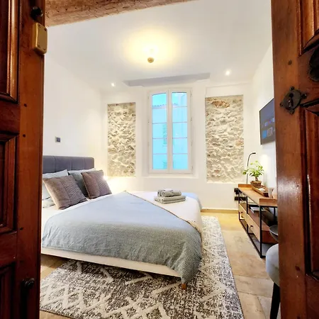 Le Massena - Dans Le Vieil *