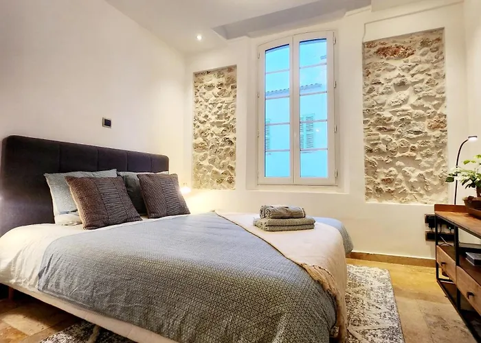 Le Massena - Dans Le Vieil Appartement